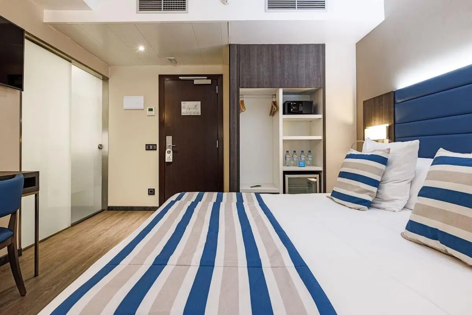 Отель Ronda Lesseps