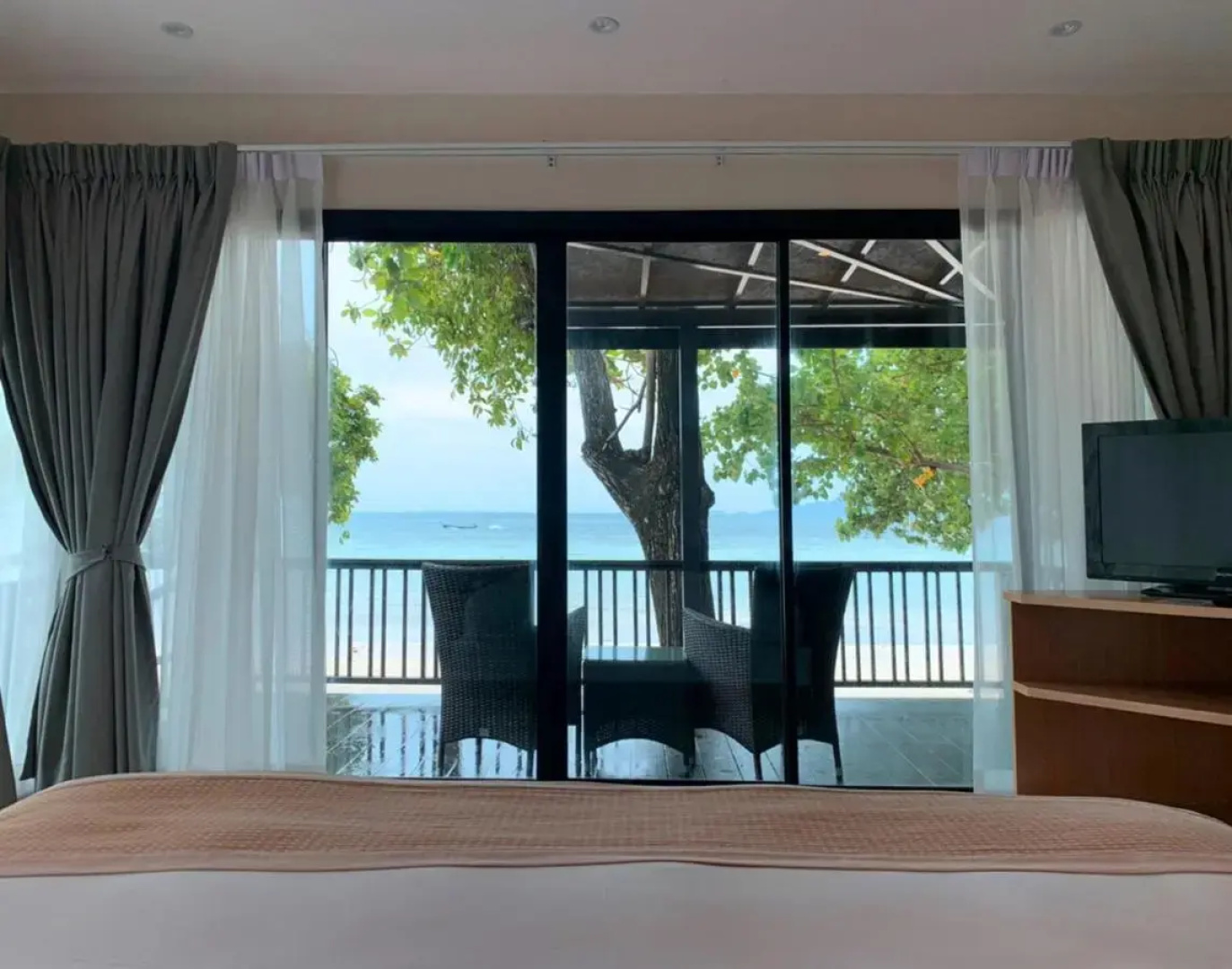 Phi Phi Holiday Resort – SHA Extra Plus