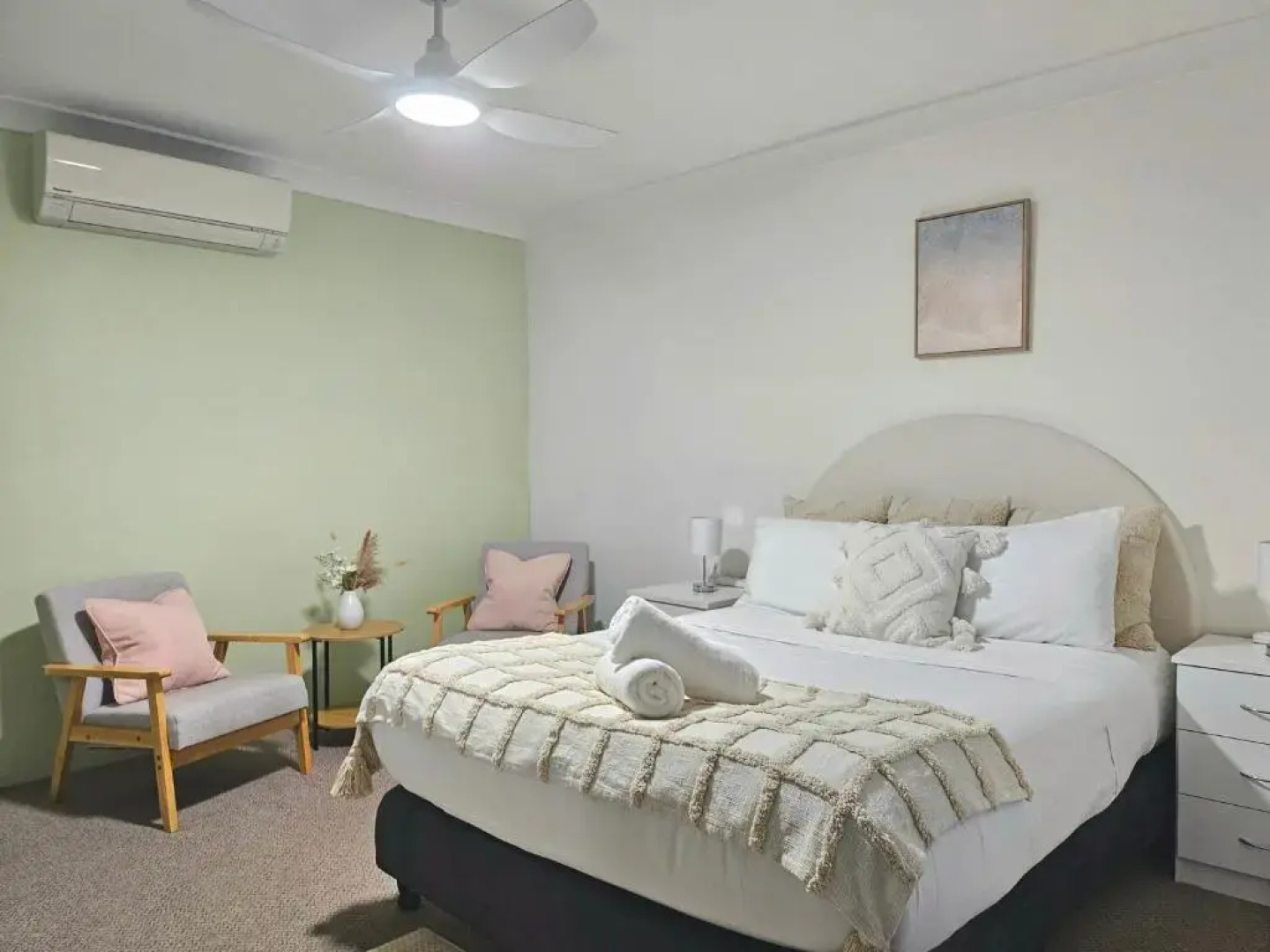 Mollymook Ocean View Motel - Welcoming Guests 18 Years and Older