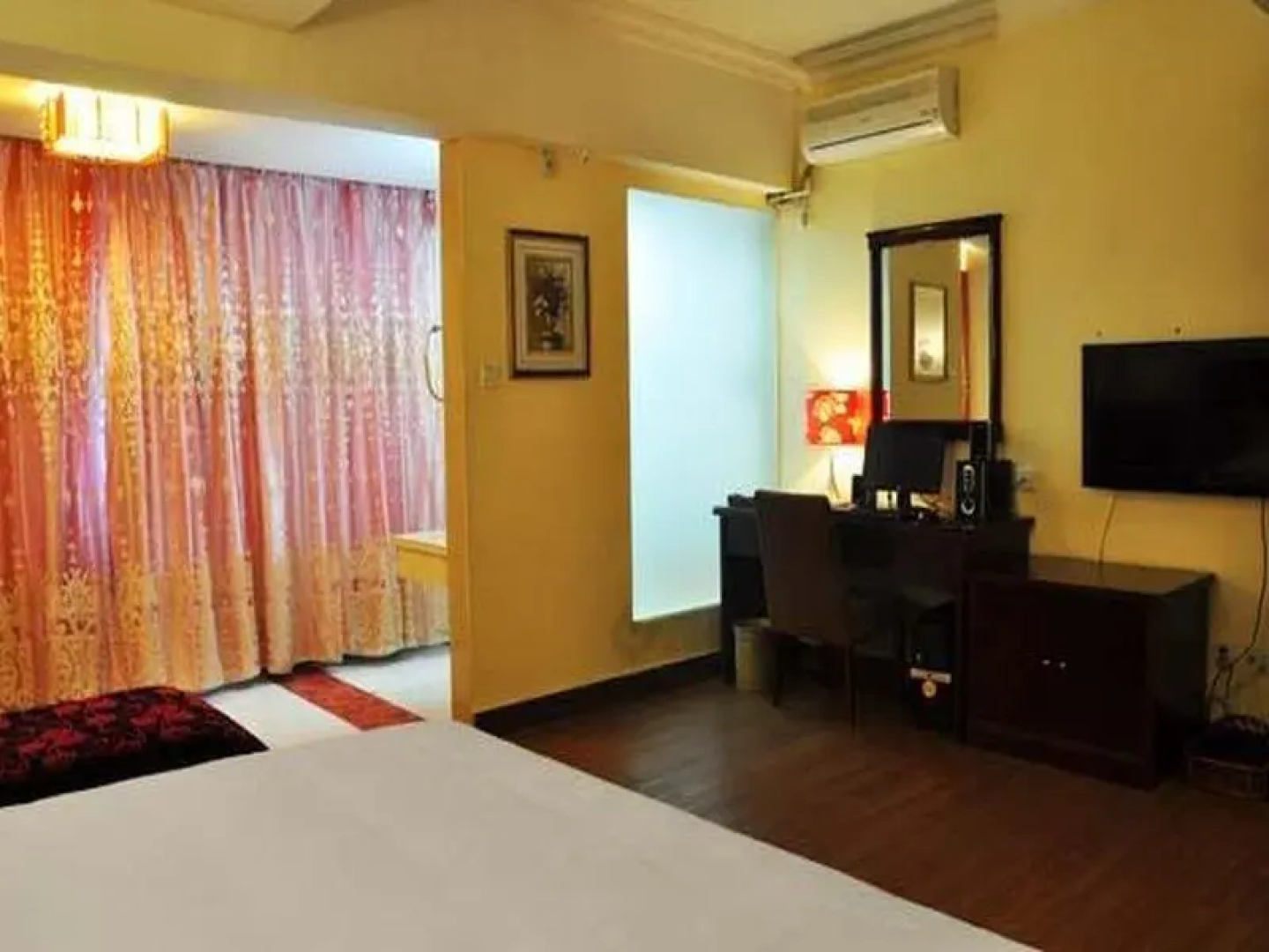 Longquan Hotel (Hainan Industry and Commerce College Branch of the Provincial Government)