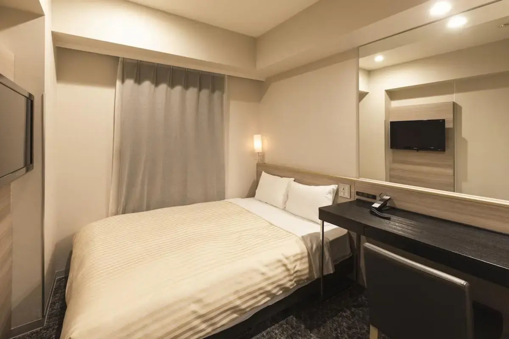 Отель Sotetsu Fresa Inn Shimbashi Hibiyaguchi