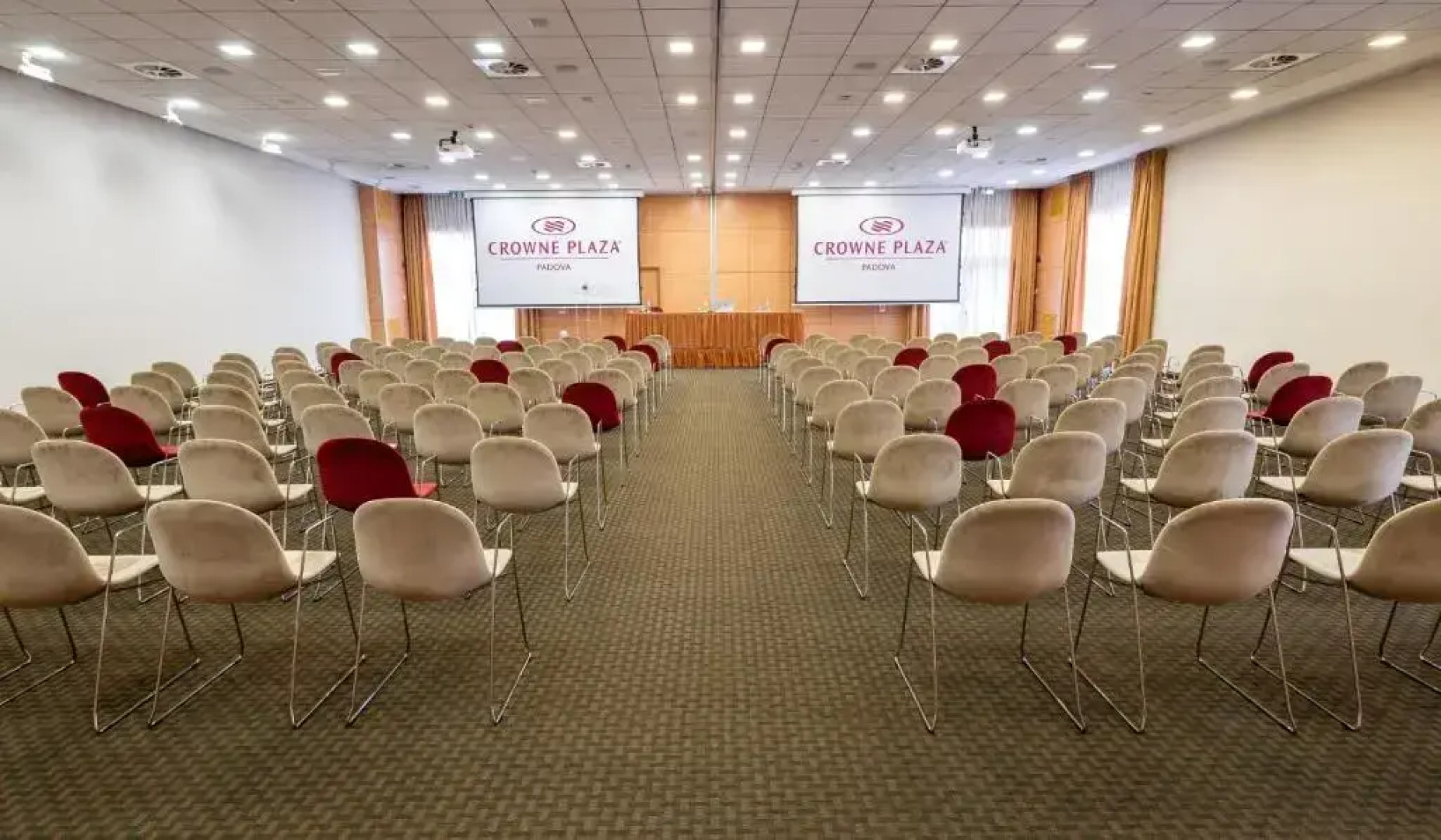 Отель Crowne Plaza Padova by IHG