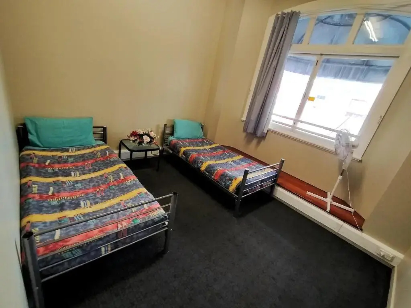 Surf 'N' Snow Backpackers - Hostel