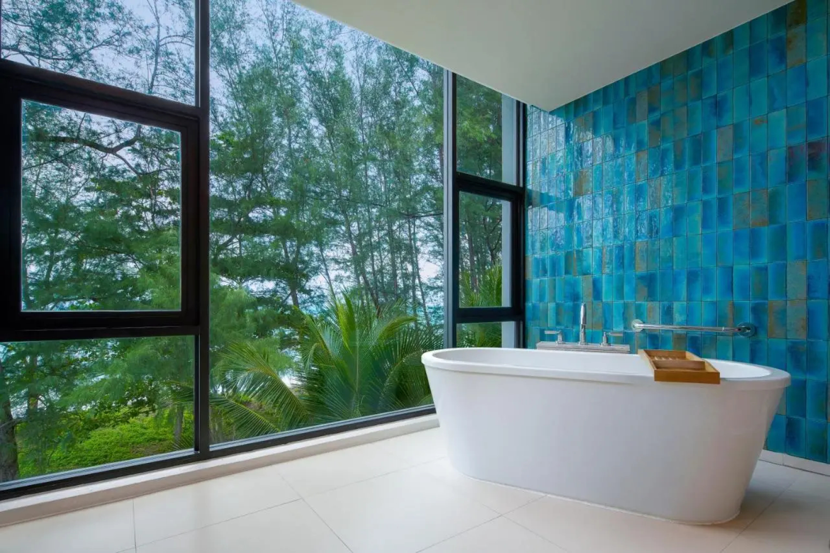 Le Méridien Phuket Mai Khao Beach Resort