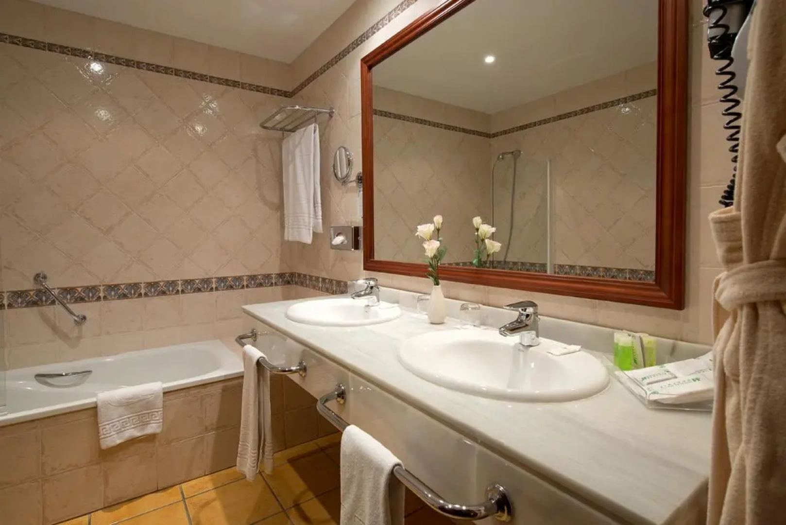 Отель IPV Palace & Spa