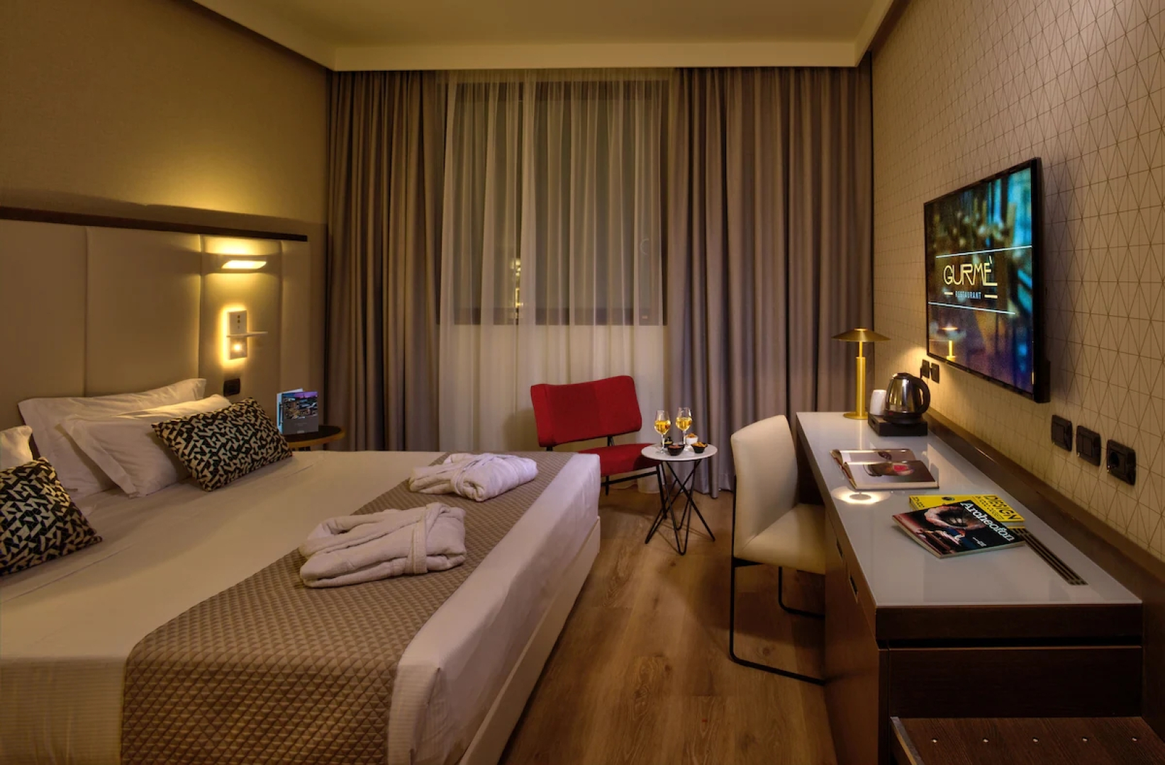 Отель Aemilia Bologna