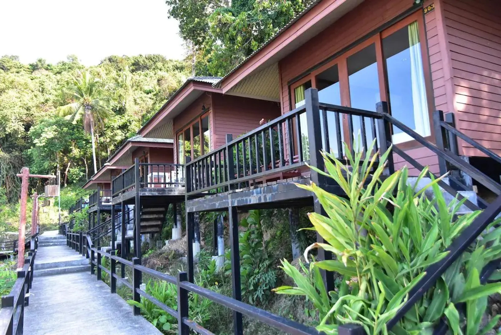 Отель Koh Ngai Thanya Beach Resort