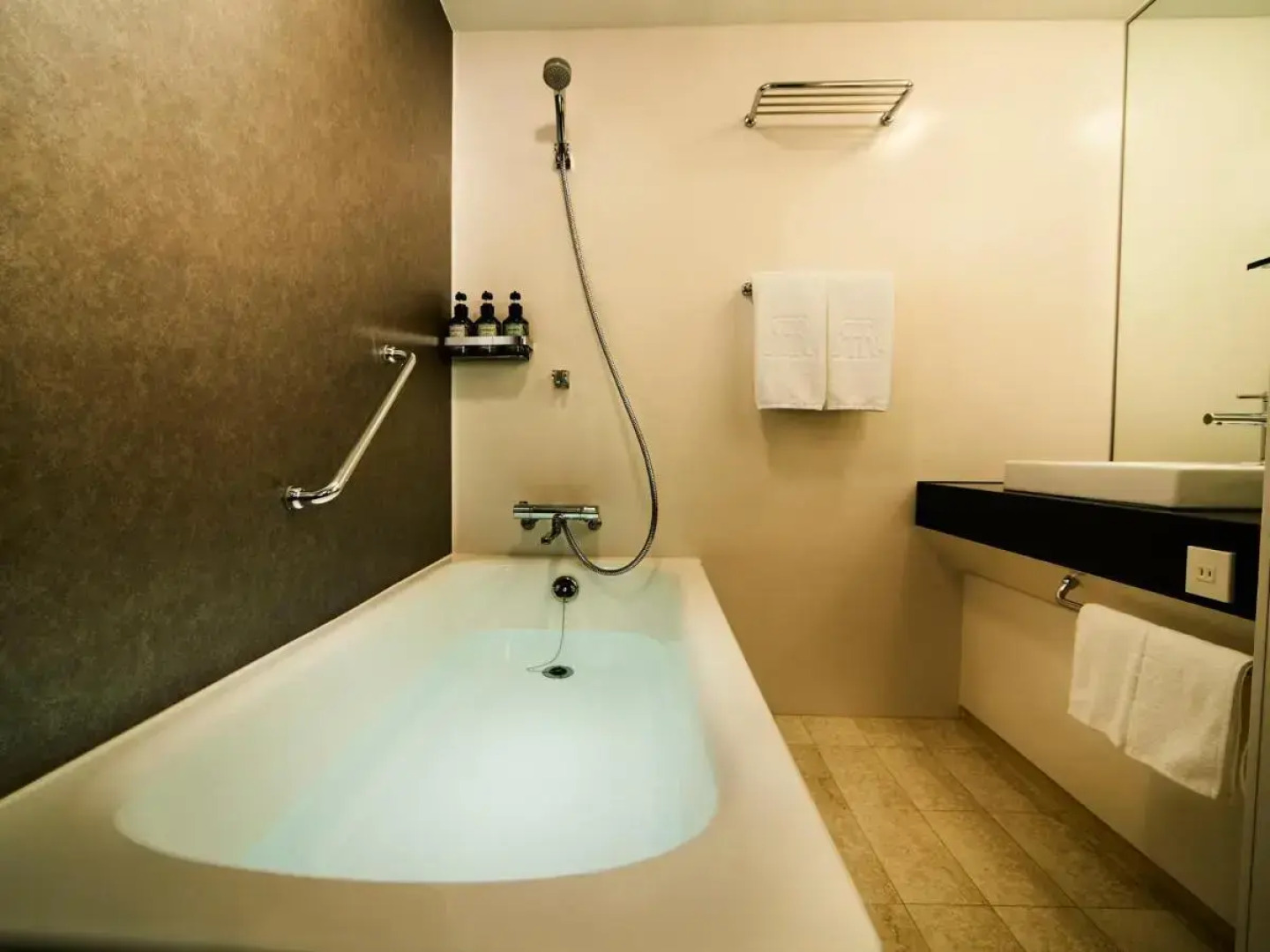 RIHGA Royal Hotel Osaka, Vignette Collection by IHG