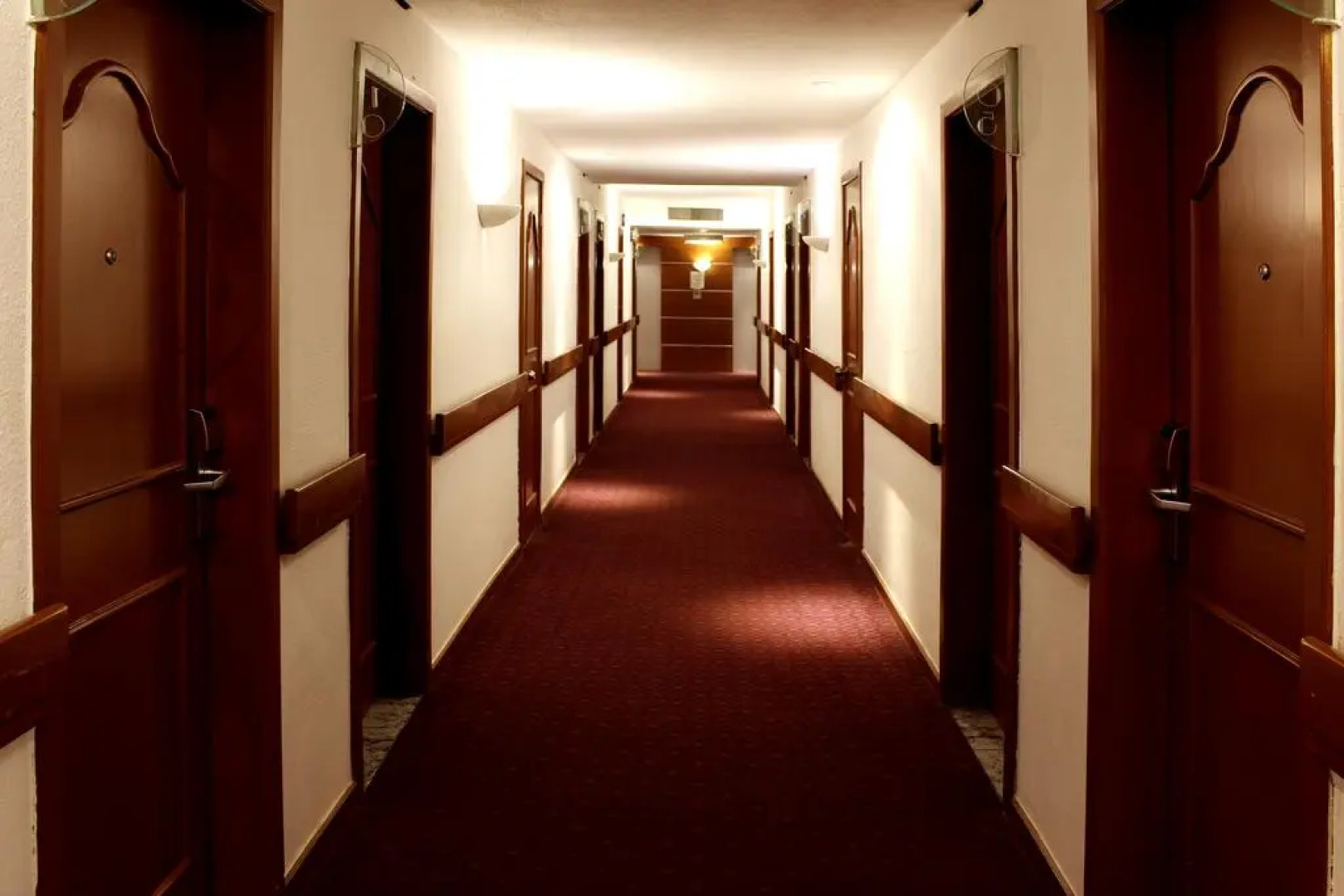 Lois Hotel