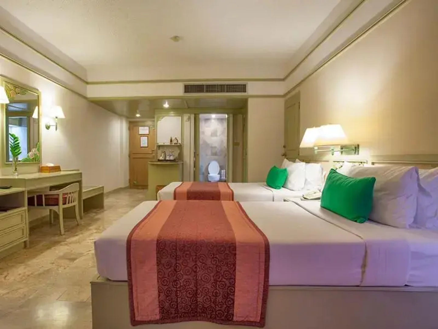 Cholchan Pattaya Beach Resort