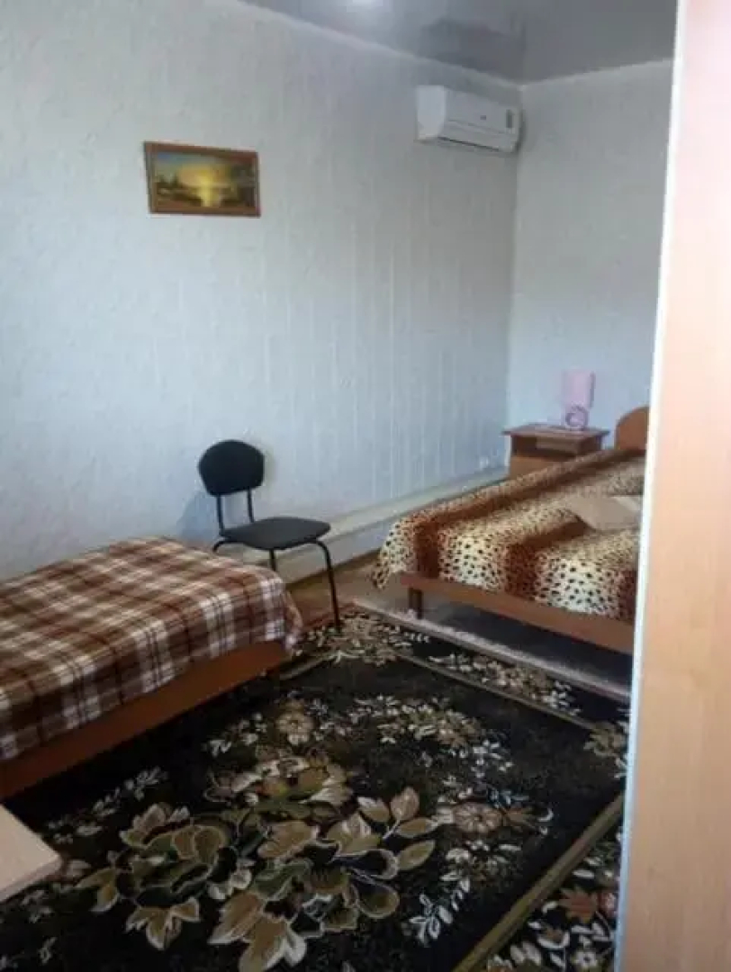 Molodezhnaya 8 Guest House