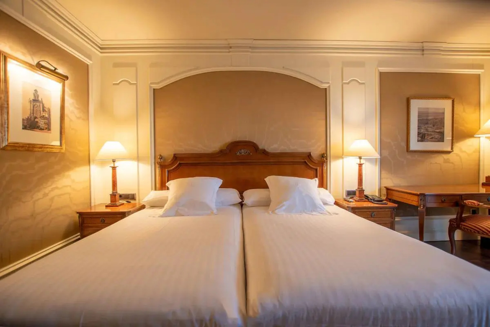 Отель Sevilla Center