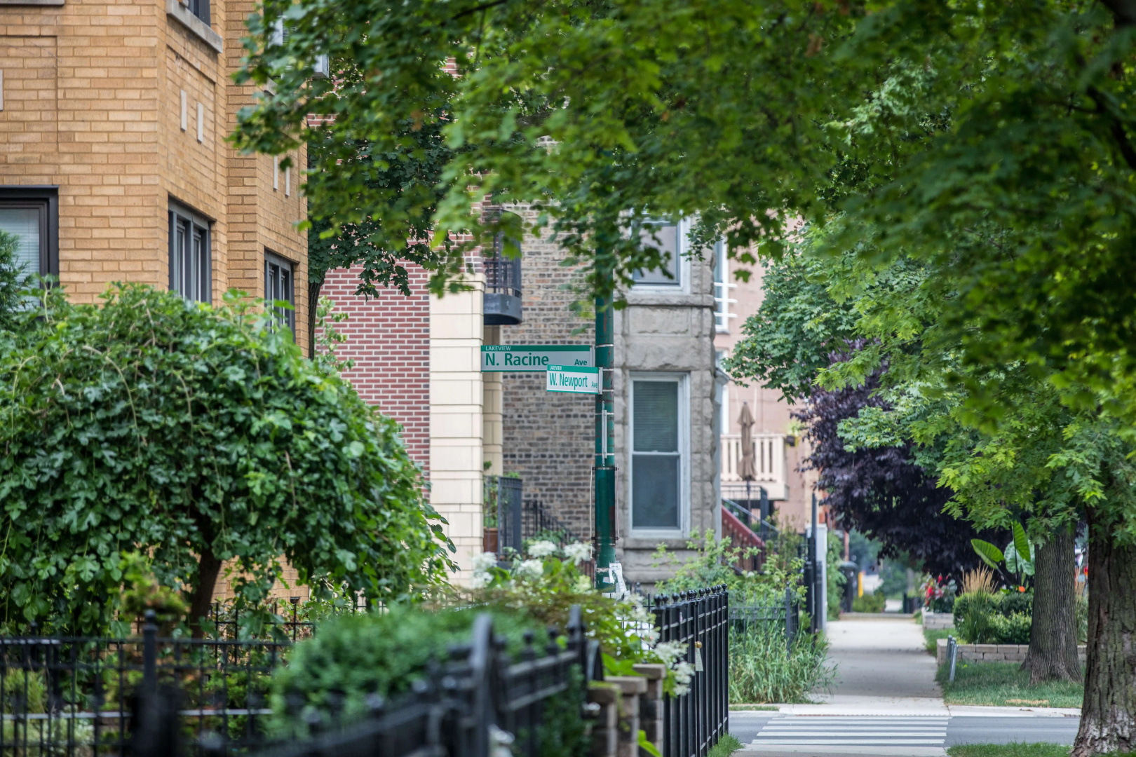 Chicago Guest House on Newport Avenue