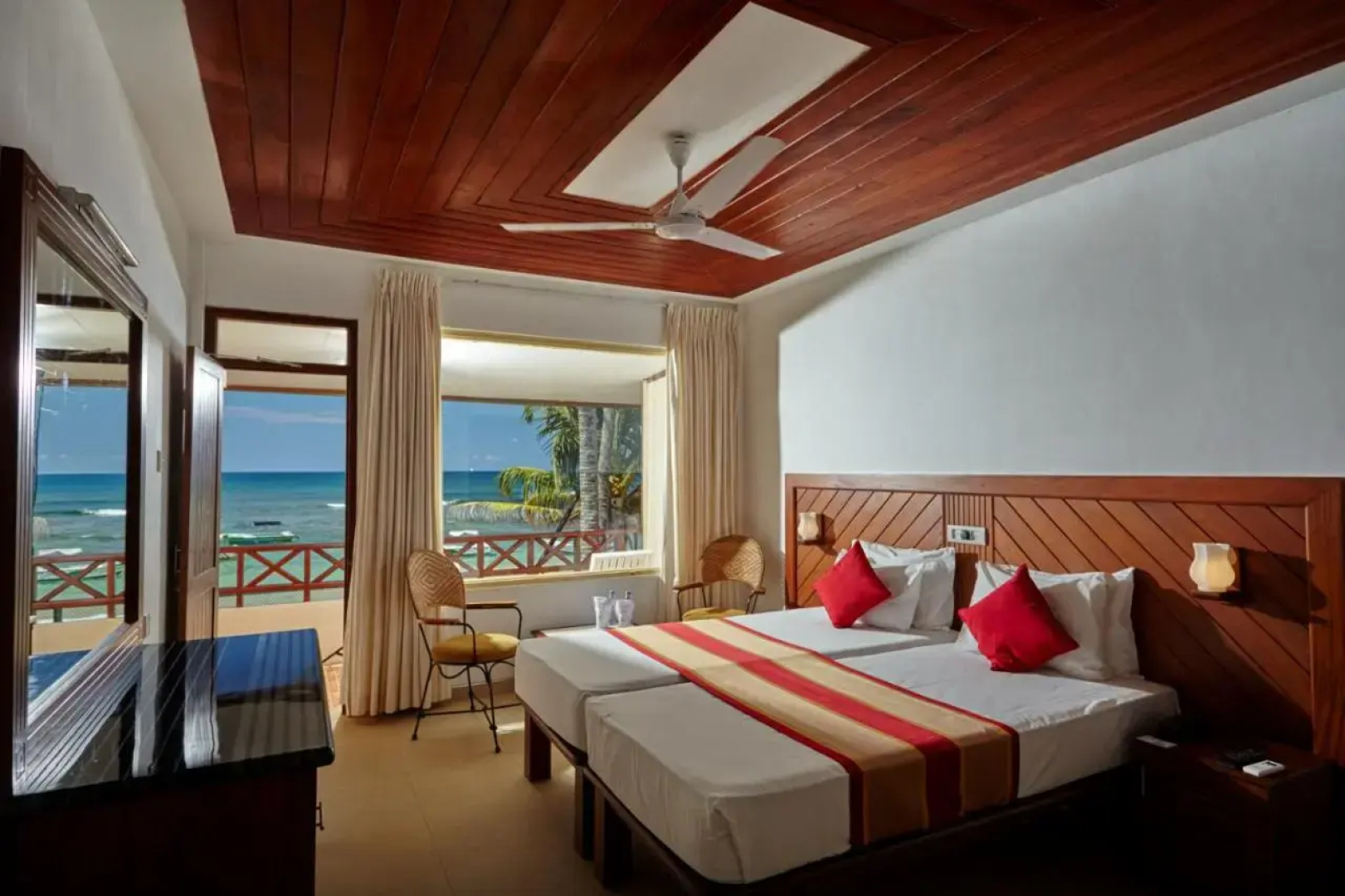 Coral Sands Hotel