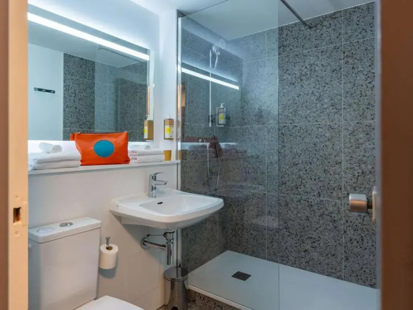 greet Hotel Chatellerault
