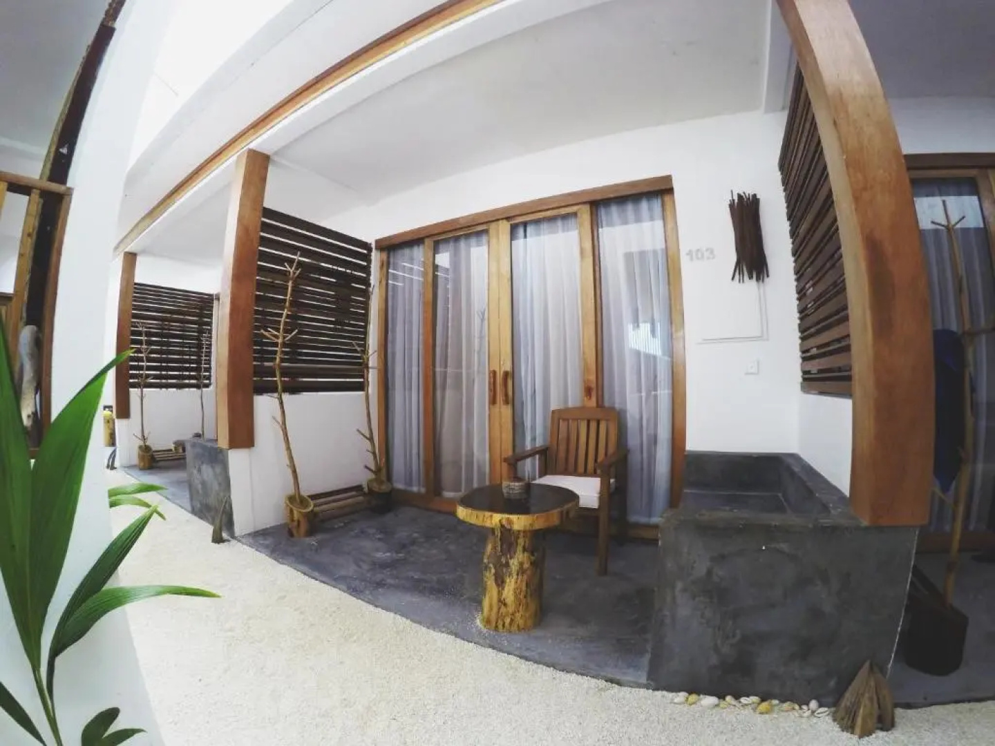 Отель Dhiffushi White Sand Beach