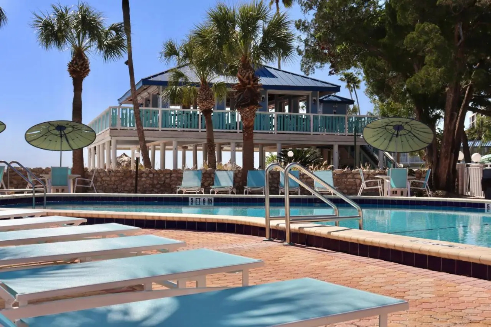 SkyBeach Resort
