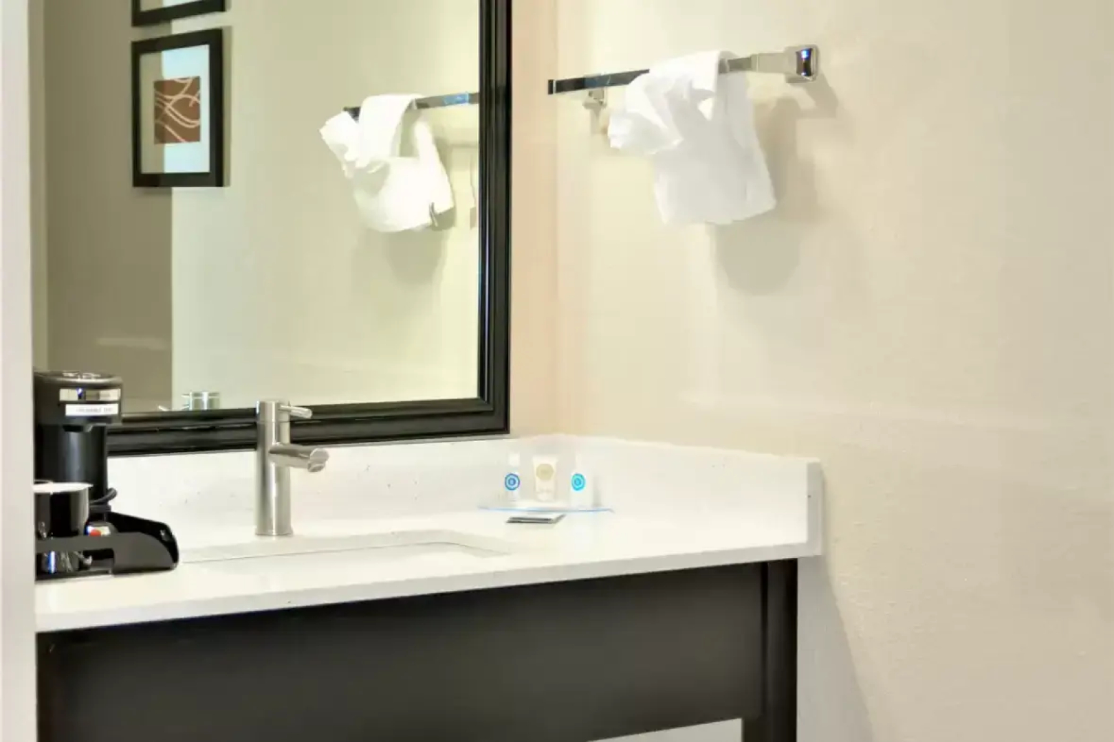 Comfort Inn & Suites Vancouver Downtown City Center