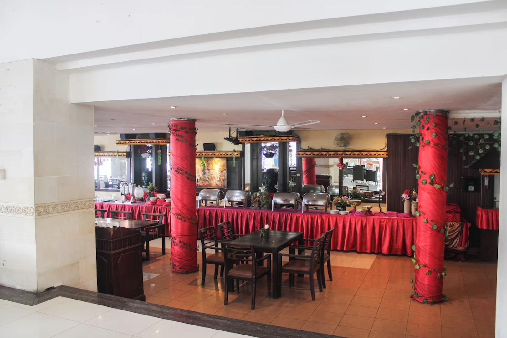 Отель Melasti Kuta Beach Hotel and Spa