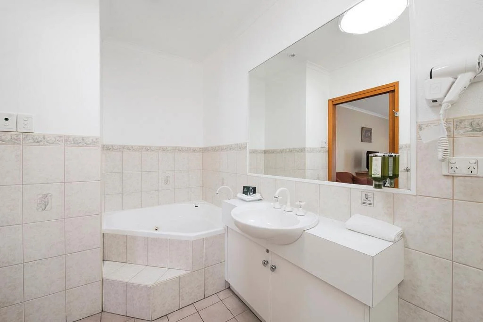 Comfort Inn May Park