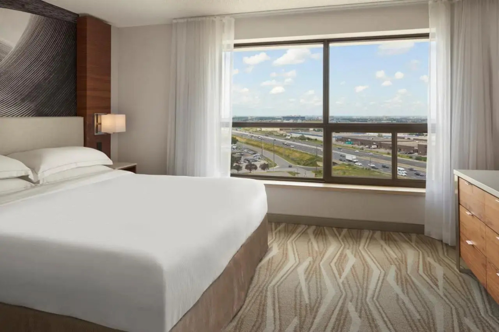 Hilton Toronto Airport Hotel & Suites