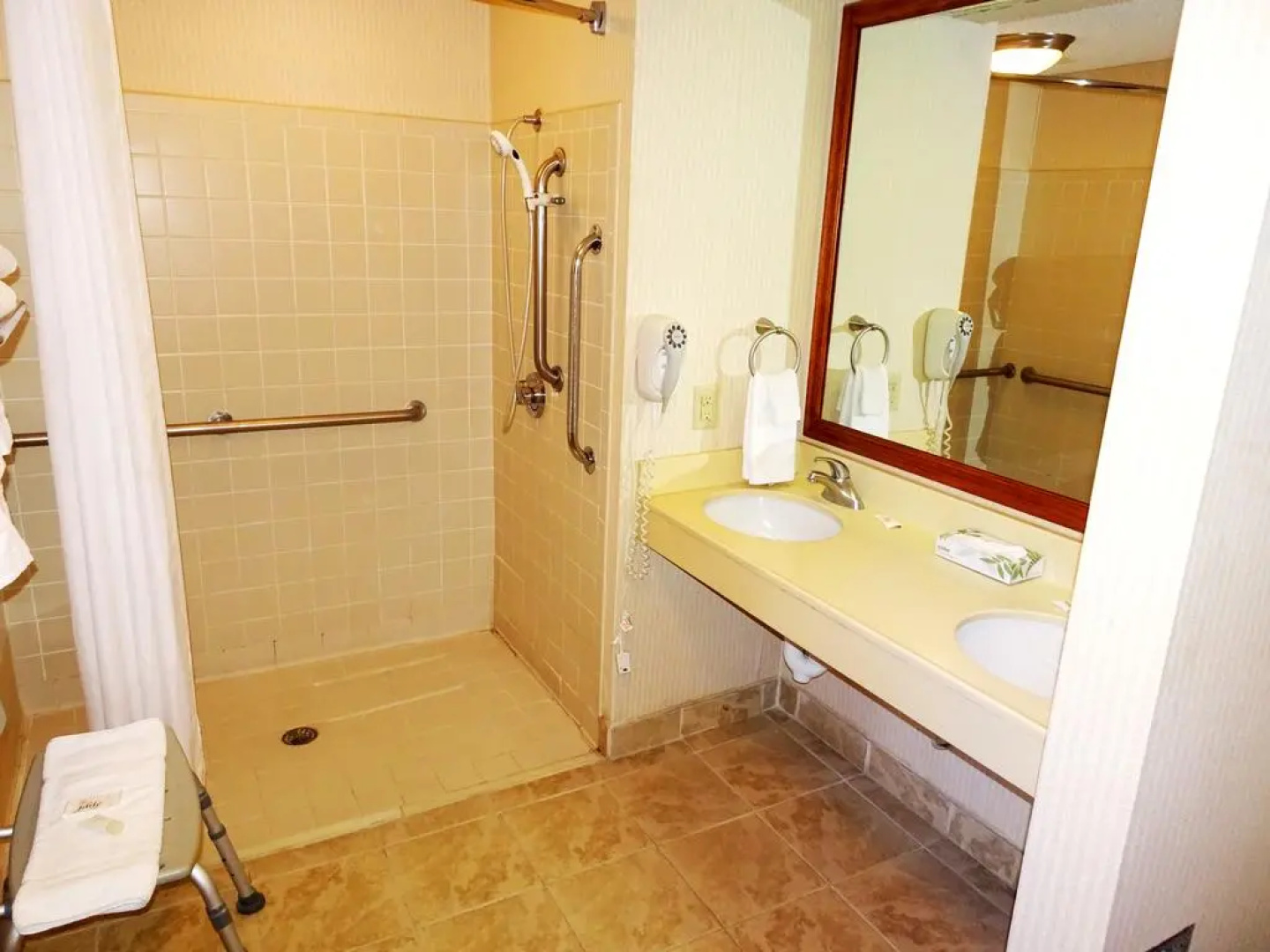 Home Town Inn & Suites Crestview