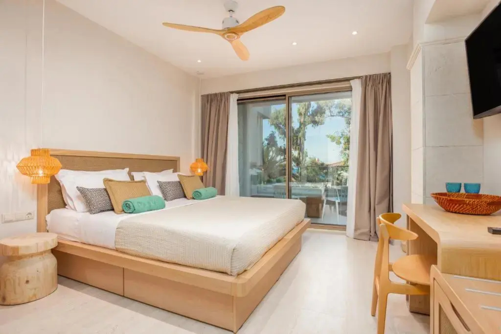 MAKO Sea & Suites