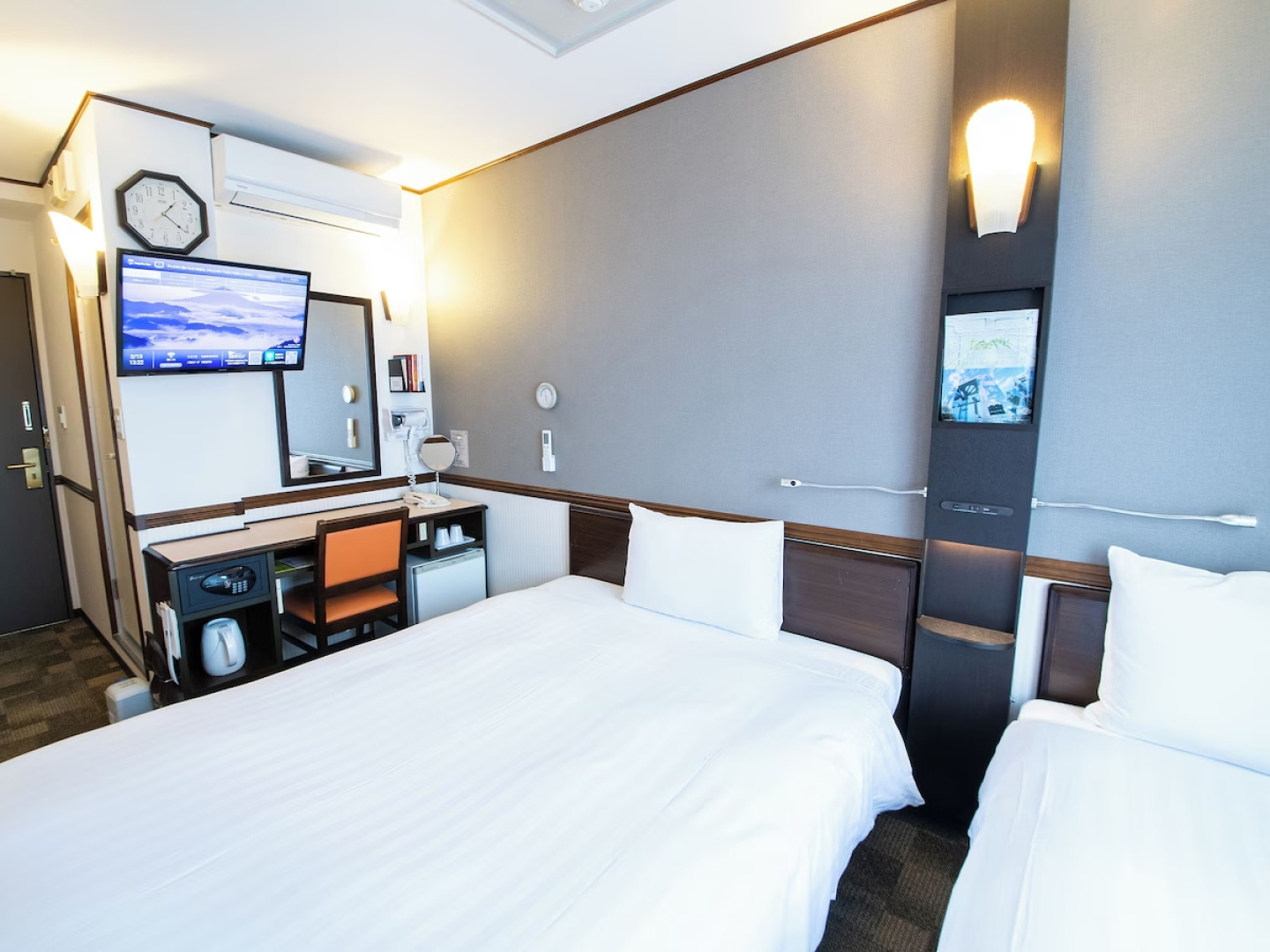 Toyoko Inn Shin Osaka Higashi Mikuni Station