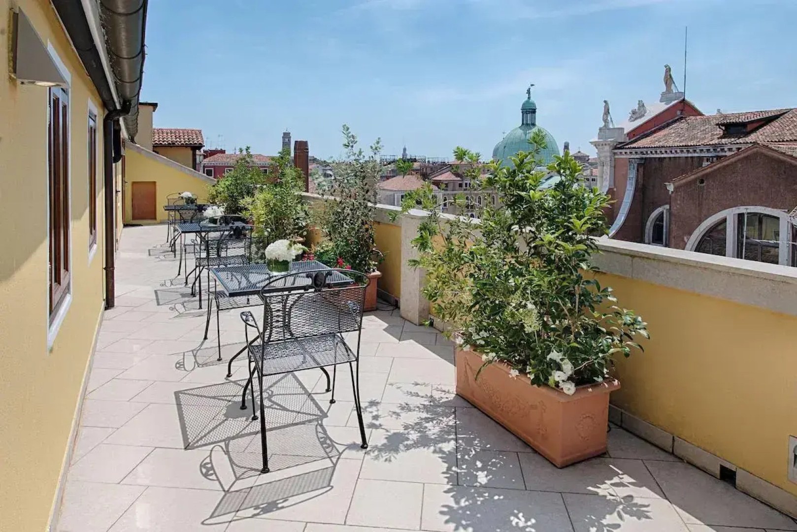 Отель NH Venezia Santa Lucia
