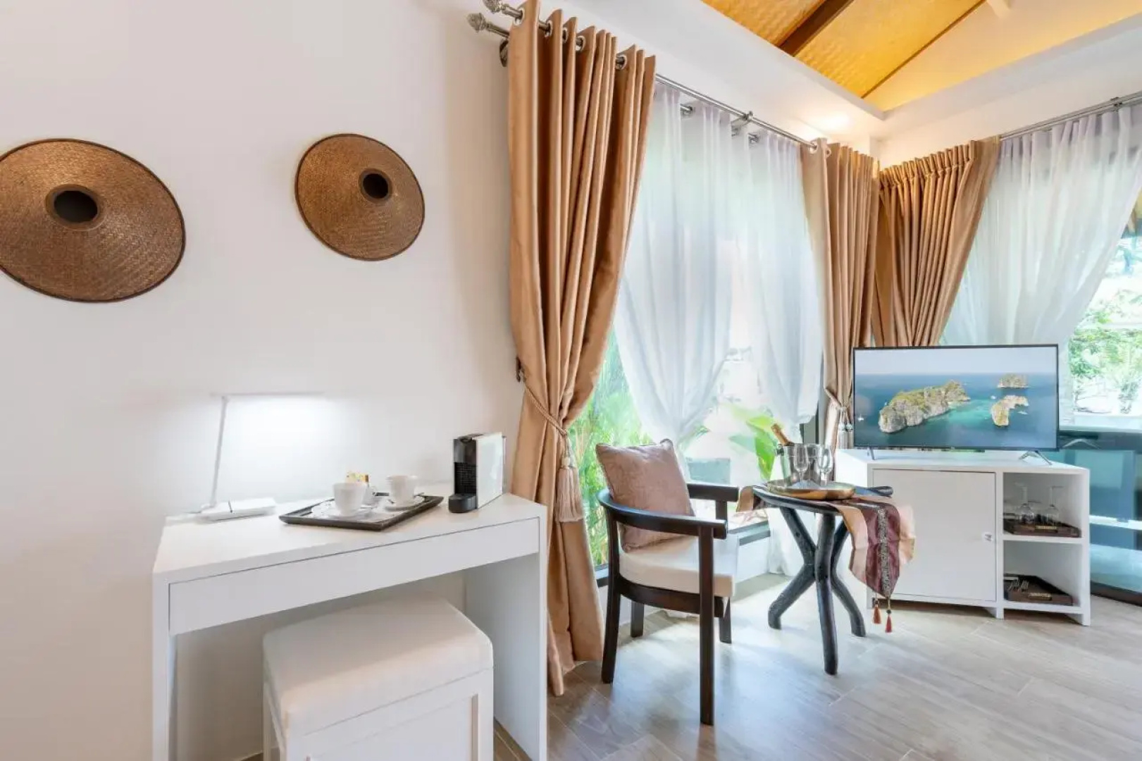Курортный отель Lanta Palace Beach Resort and Spa