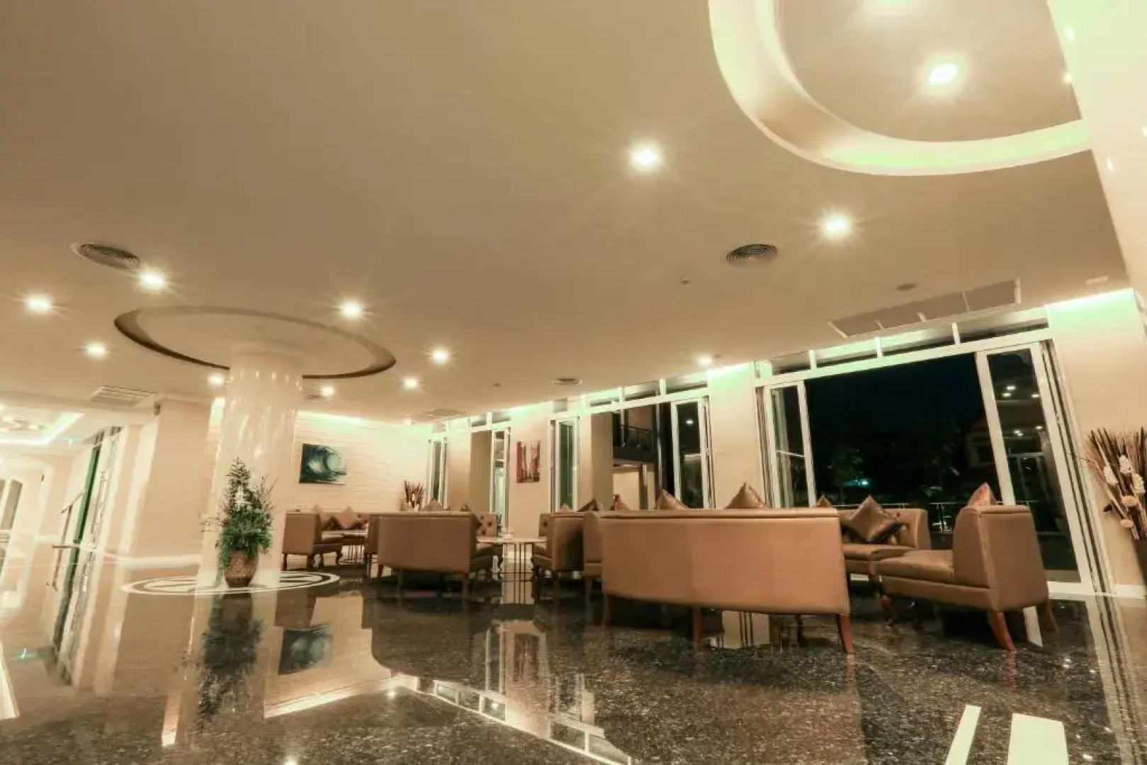 Отель Crystal Palace Pattaya