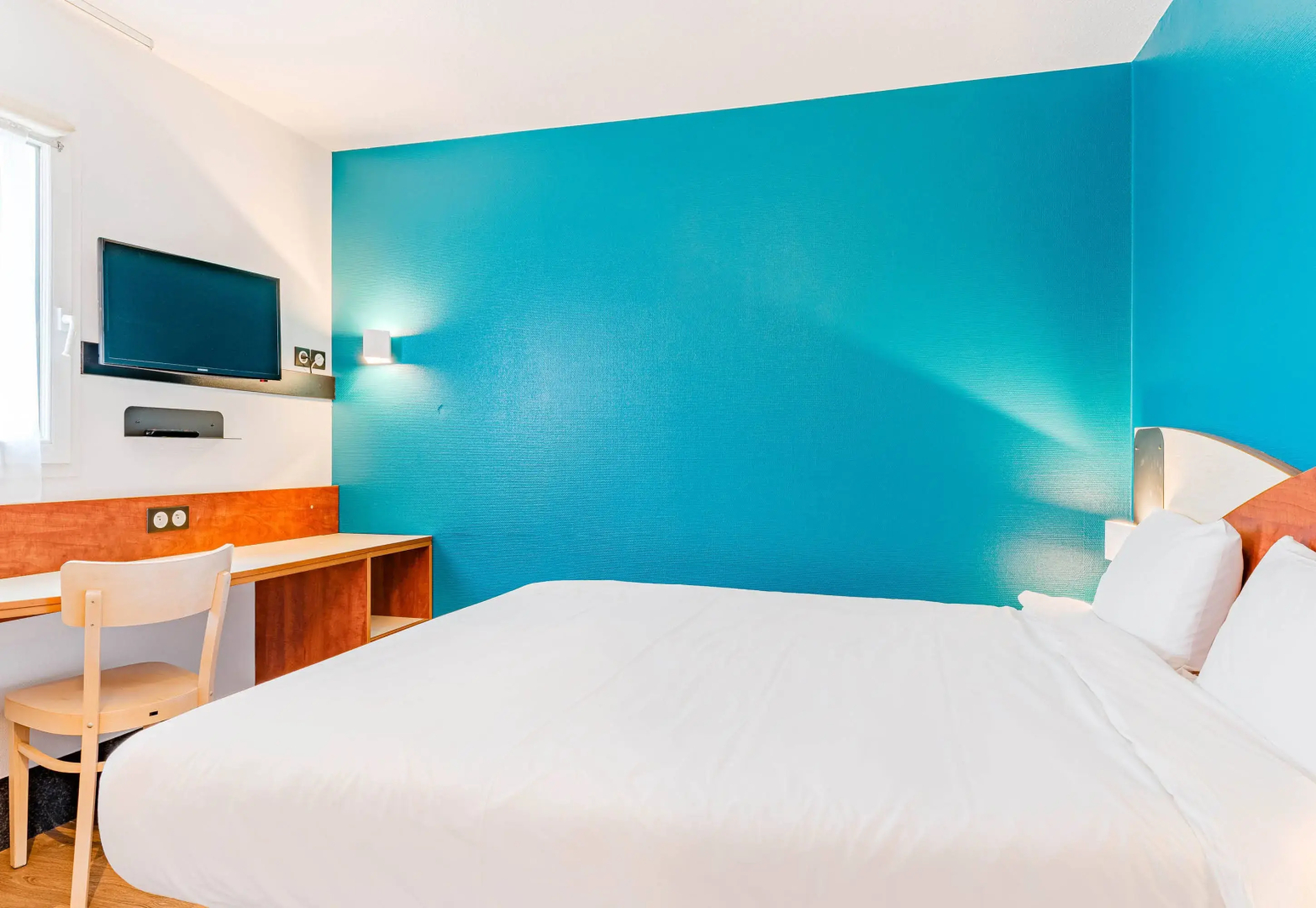 Отель B&B Poitiers 3 Futuroscope