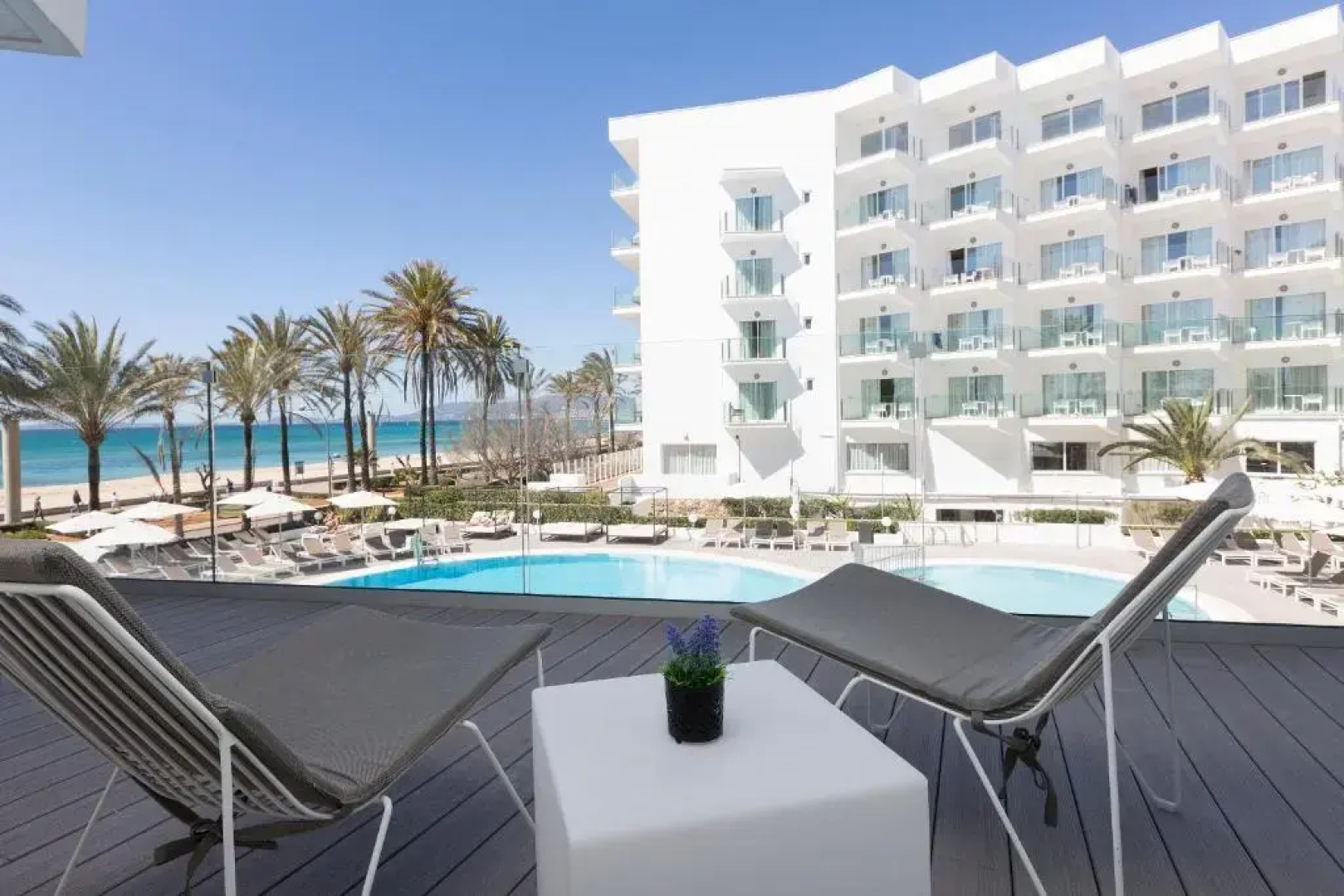HM Tropical Hotel