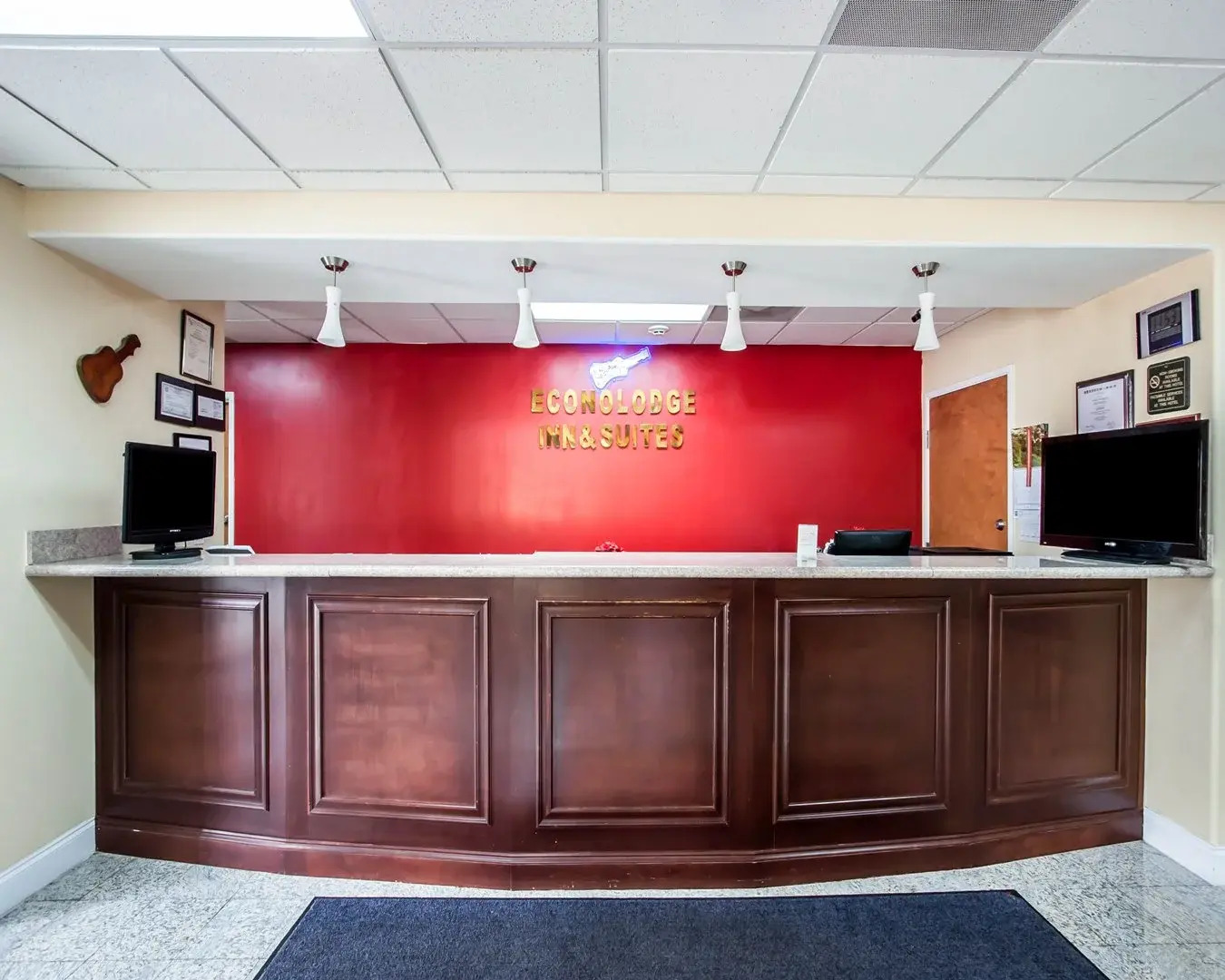 Memorylane Inn & Suites