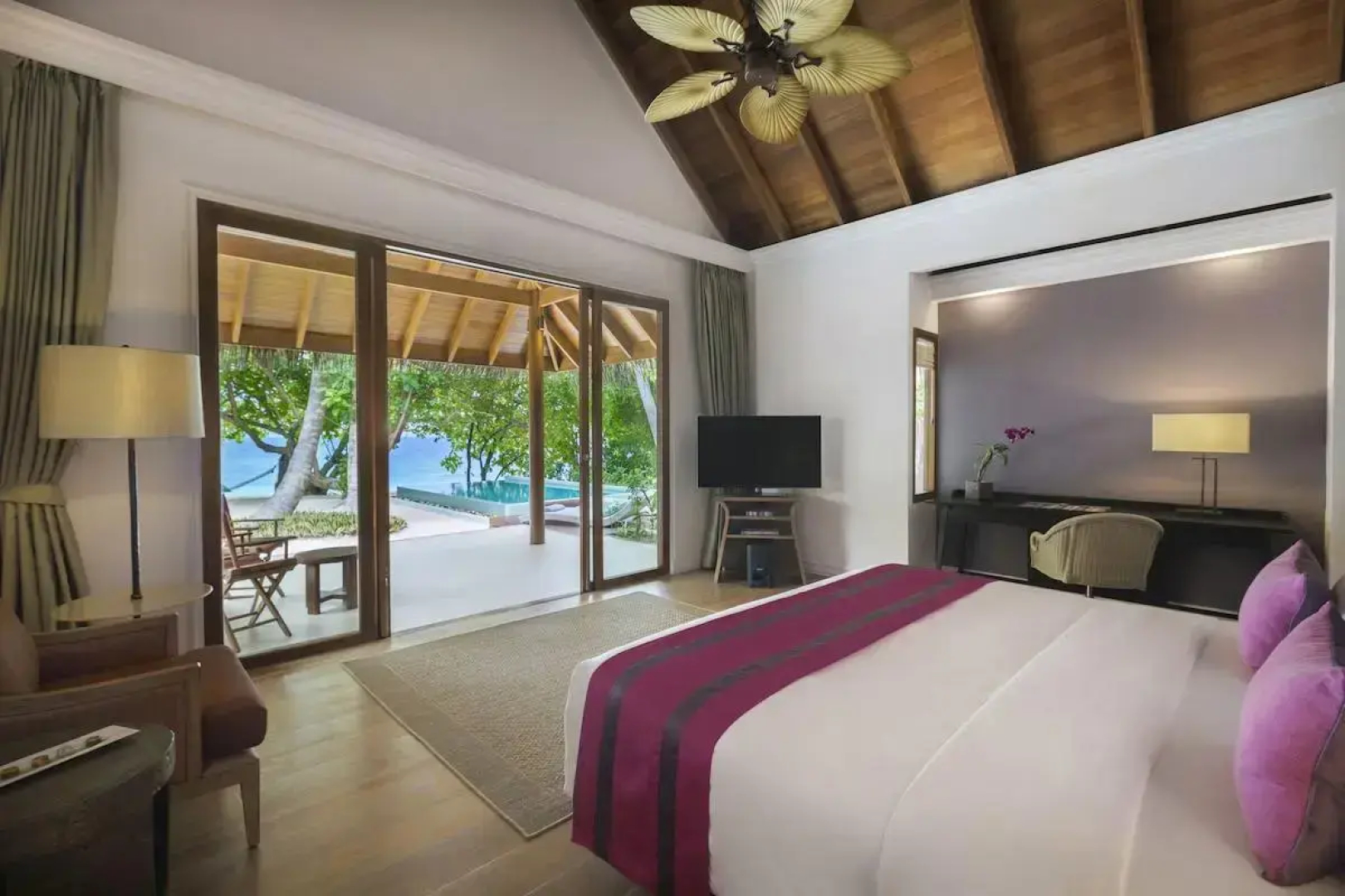 Курорт Dusit Thani Maldives
