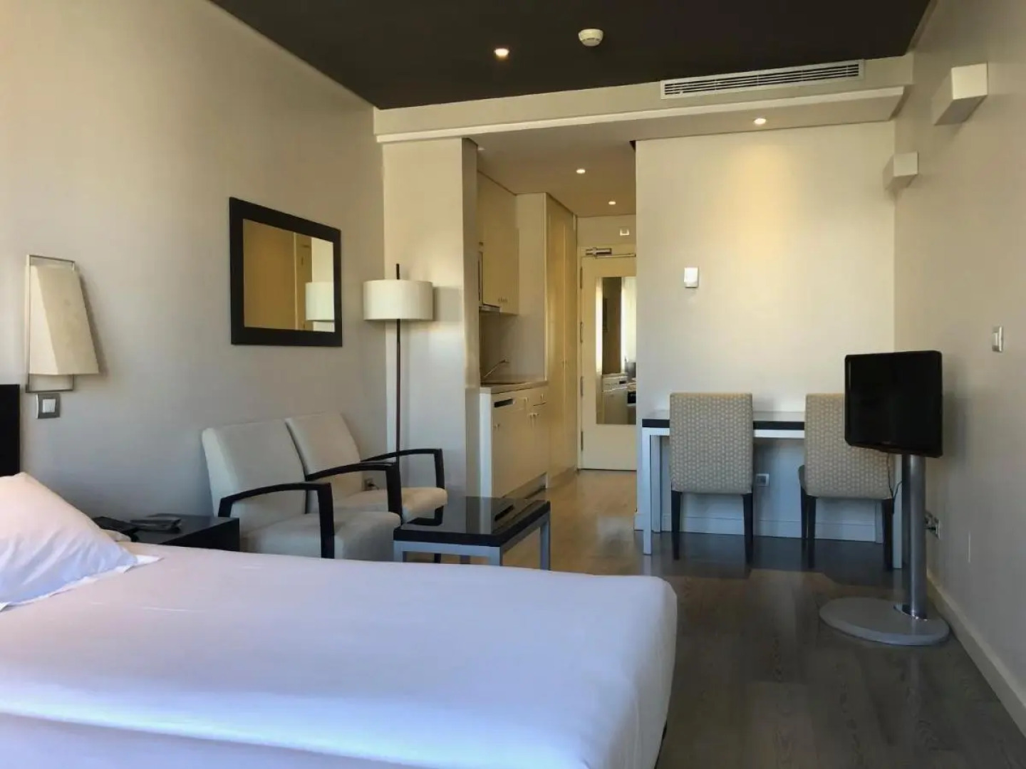 Отель Suites Viena Plaza De Espana