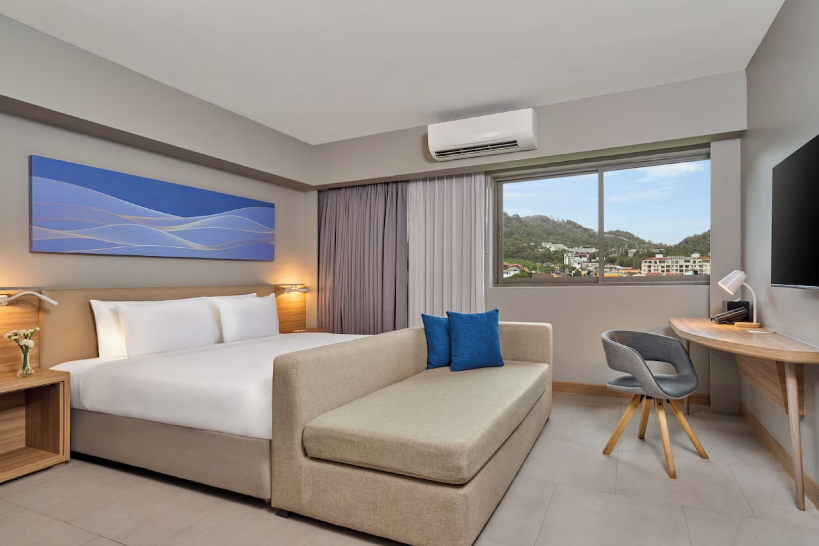 Отель Journeyhub Phuket Patong