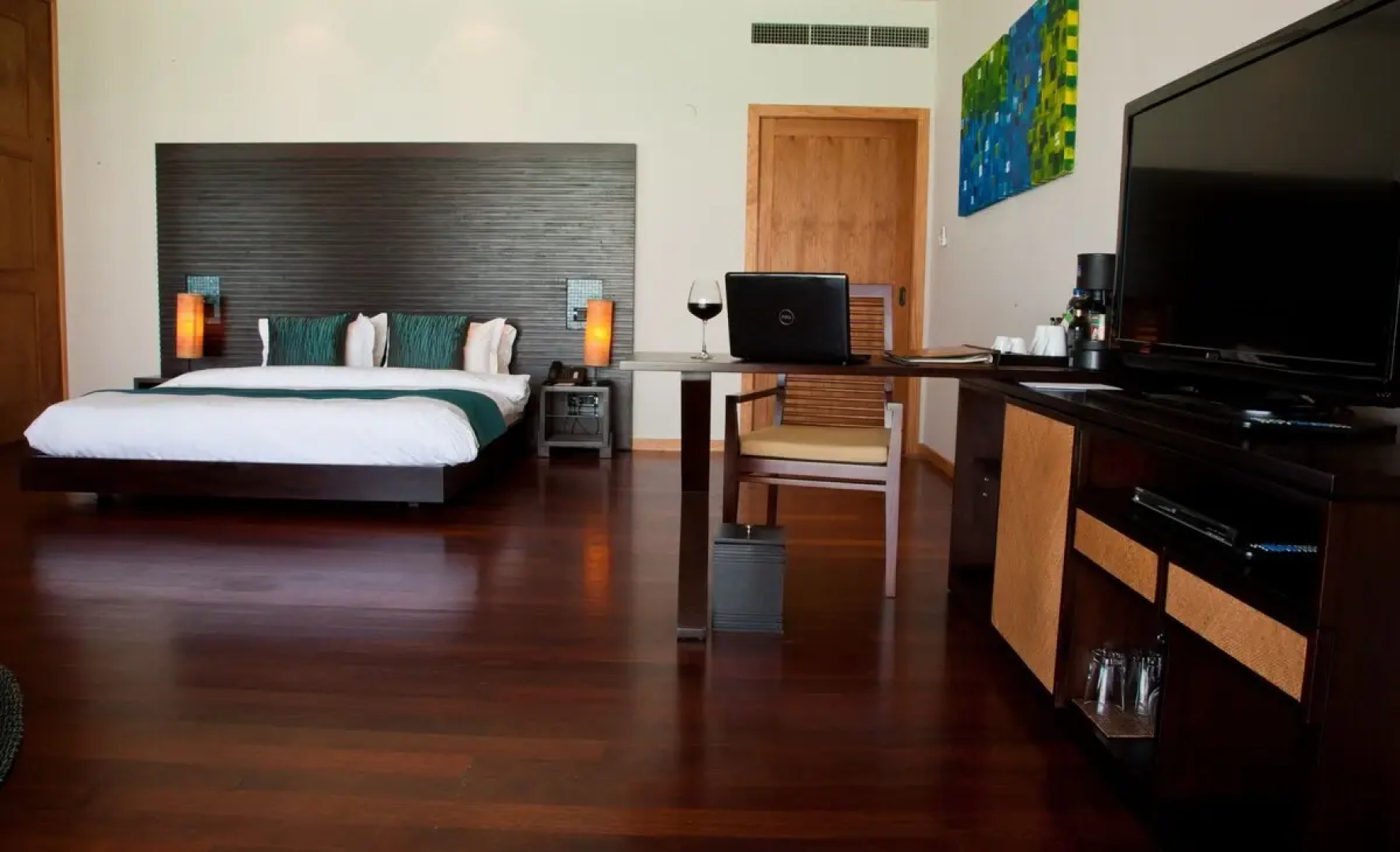 Vakarufalhi Island Resort & Spa