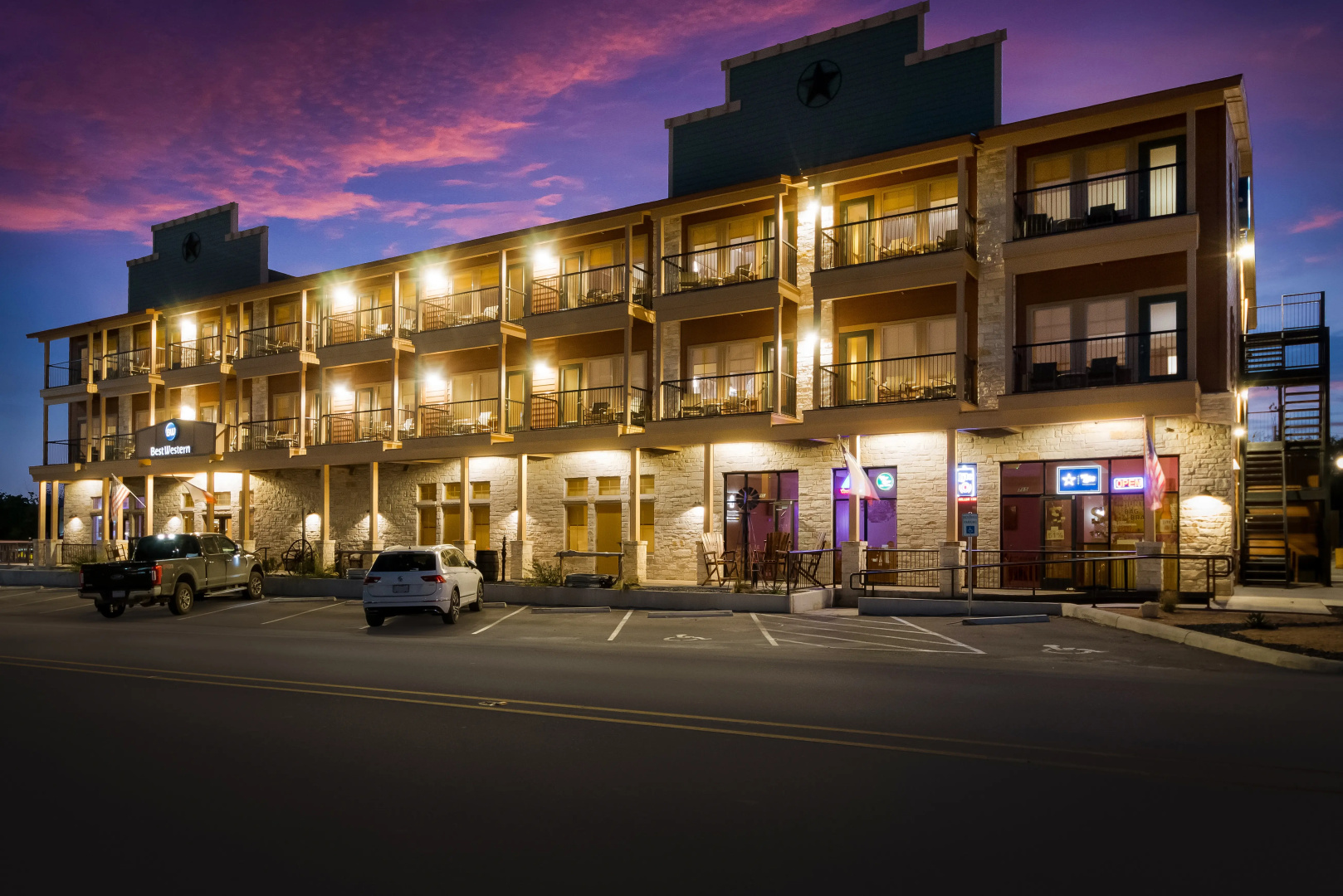 Best Western Bandera Suites & Saloon