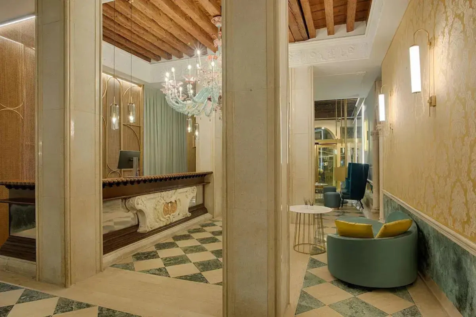 Отель NH Venezia Santa Lucia