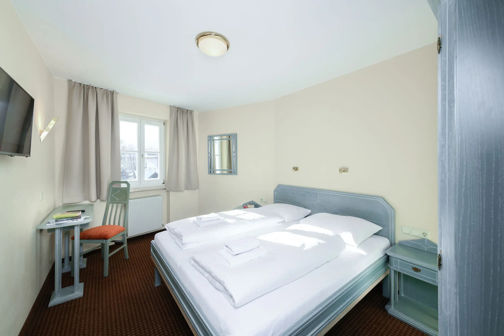 Crystls Aparthotel