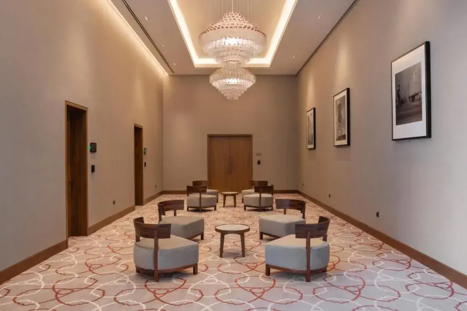 Отель The WB Abu Dhabi, Curio Collection by Hilton