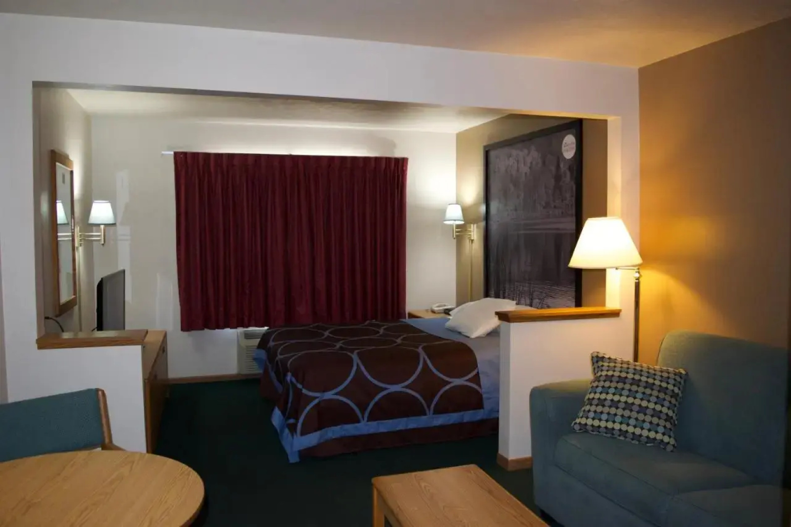 AmeriVu Inn & Suites