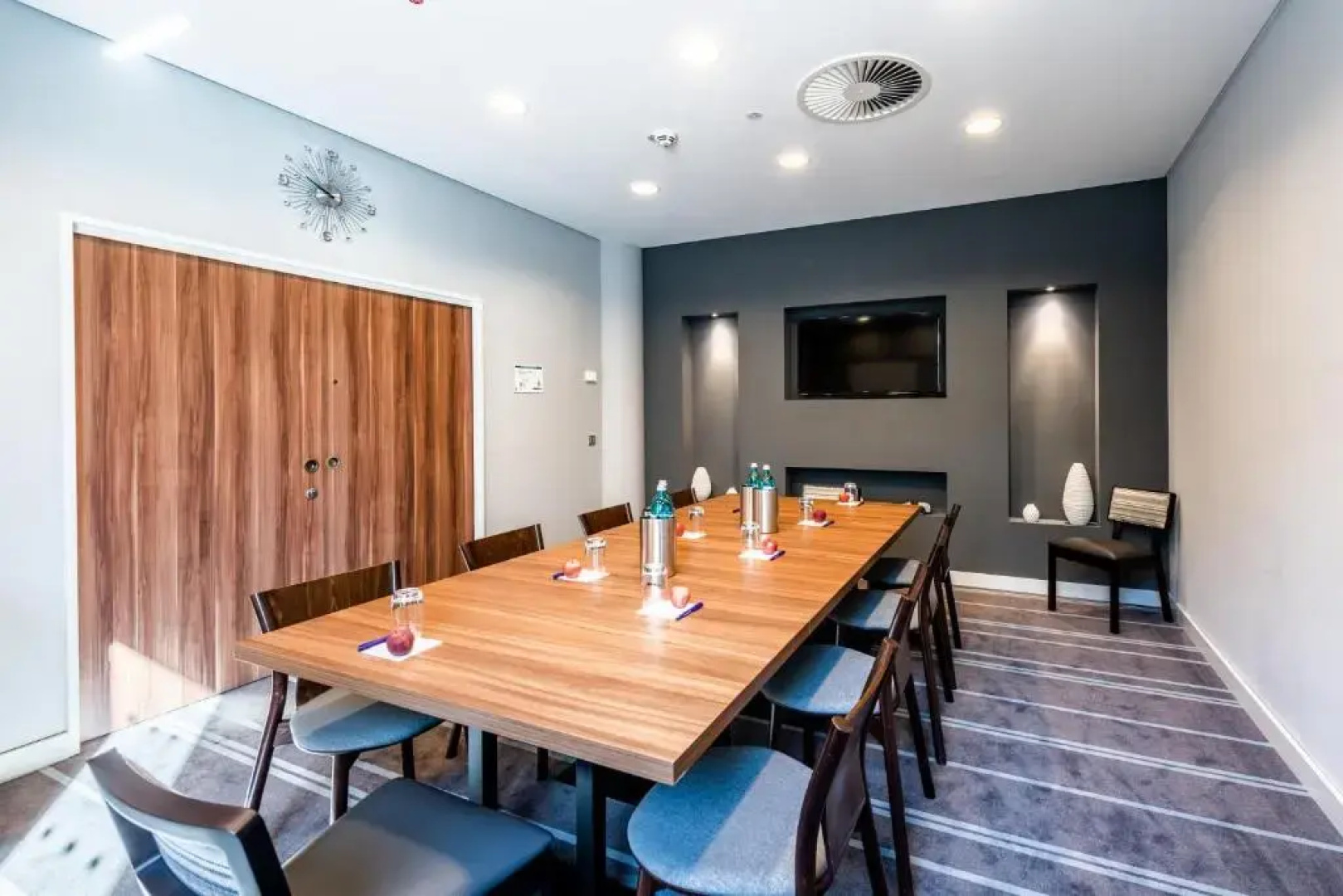 Отель Premier Inn Duesseldorf City Centre