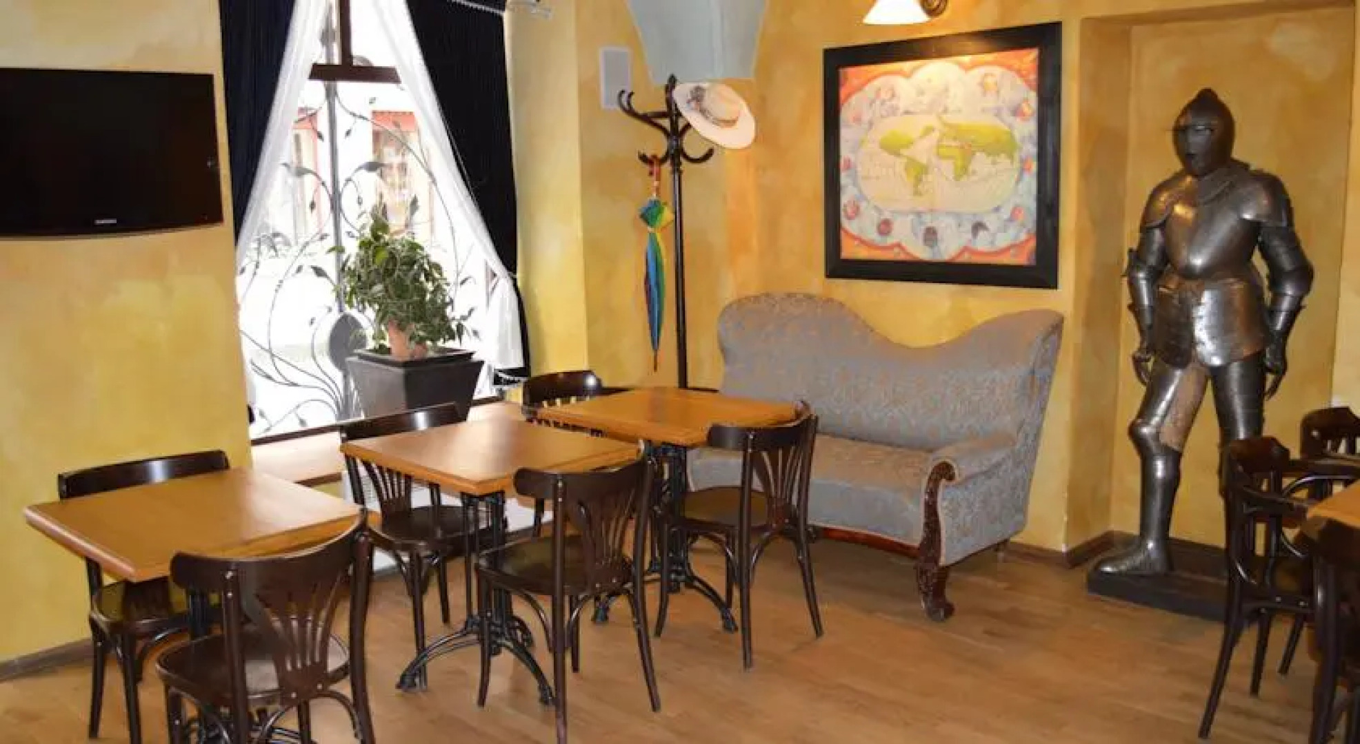 U Cervene zidle - Red Chair Hotel