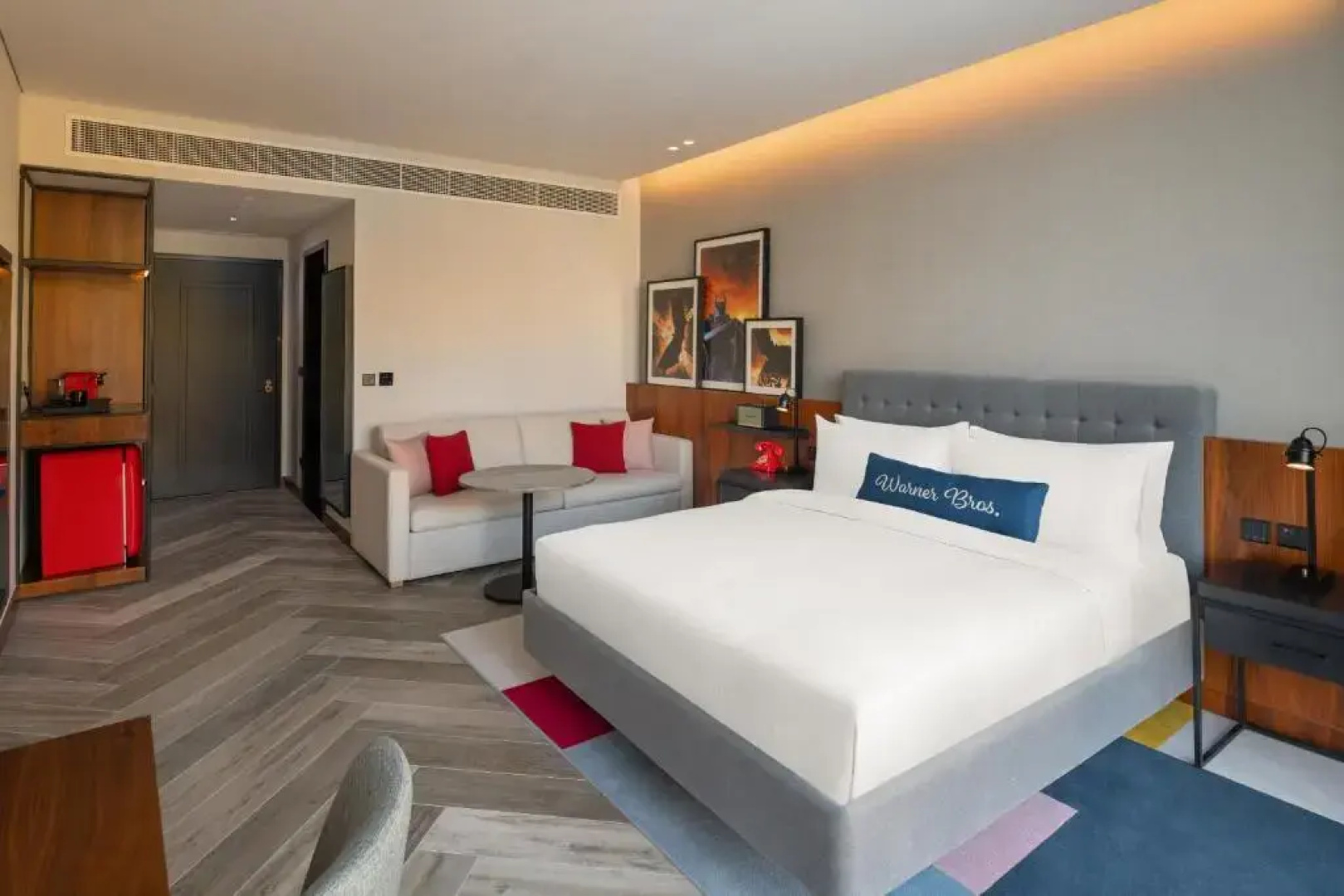 Отель The WB Abu Dhabi, Curio Collection by Hilton