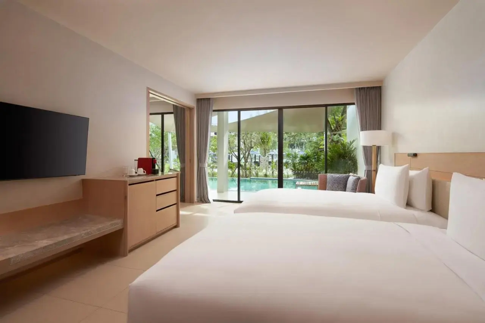 Le Méridien Phuket Mai Khao Beach Resort