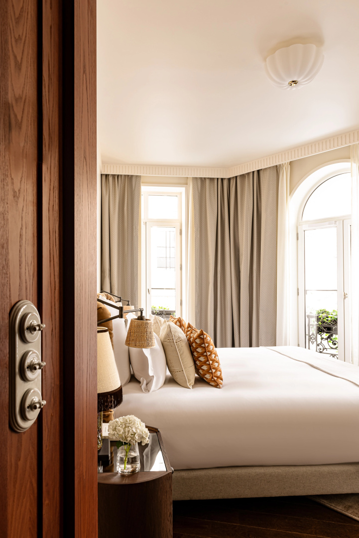 Chateau des Fleurs Paris Champs Elysees
