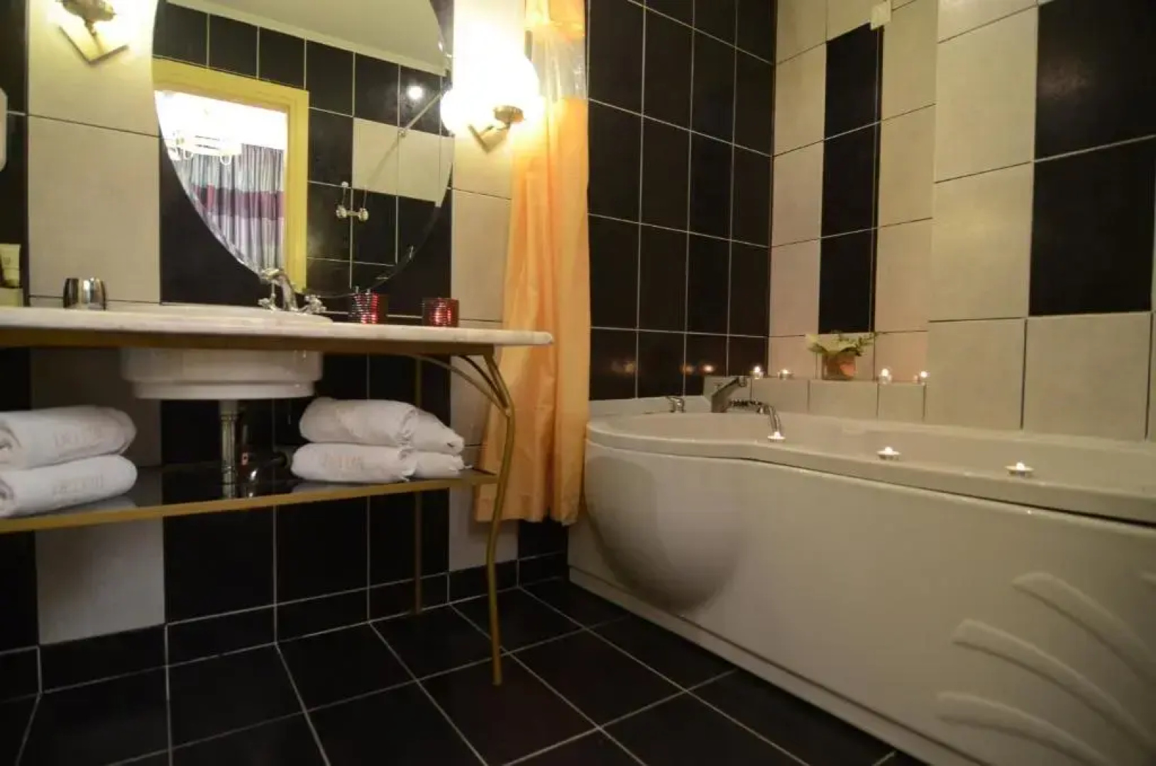 Delphi Art Hotel