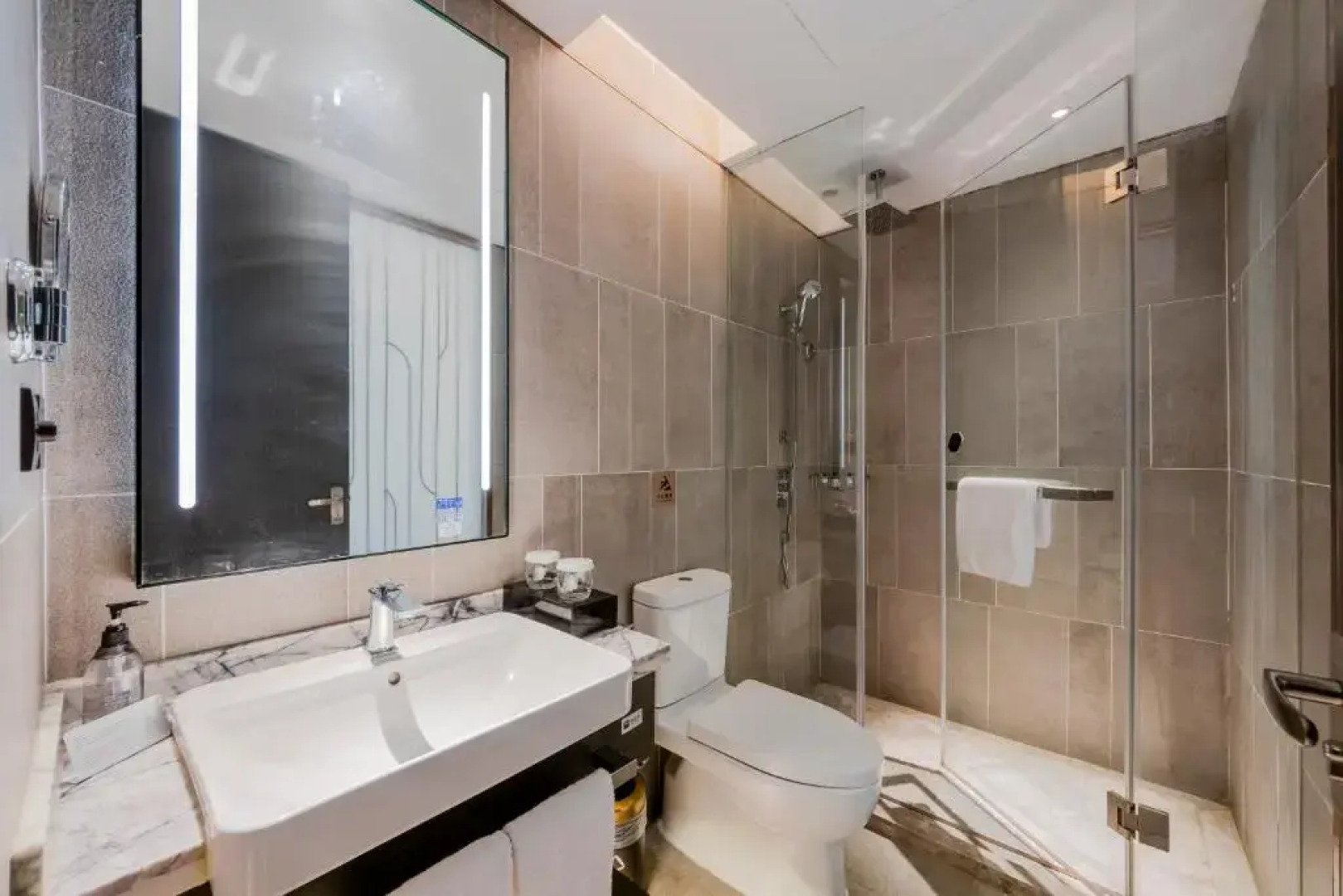 Yitel Premium Shanghai People Square Nanjing Road Pedestrian Street Shop